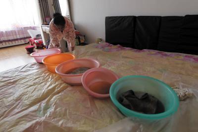 平潭楼上漏水，住户失联，小区没物管，业主维权难！律师来支招……